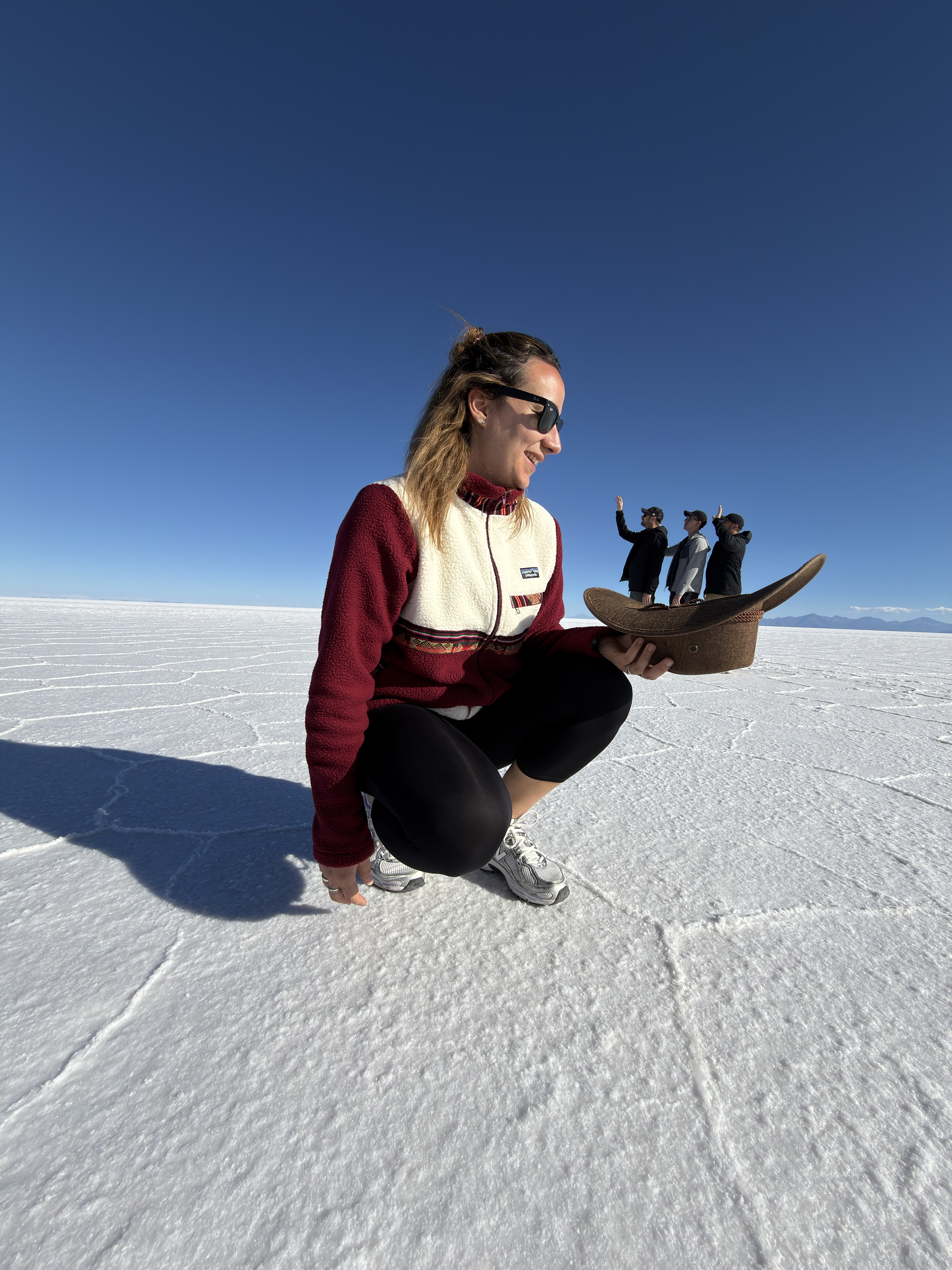 Effetto prospettiva con il cappello, Salar de Uyuni