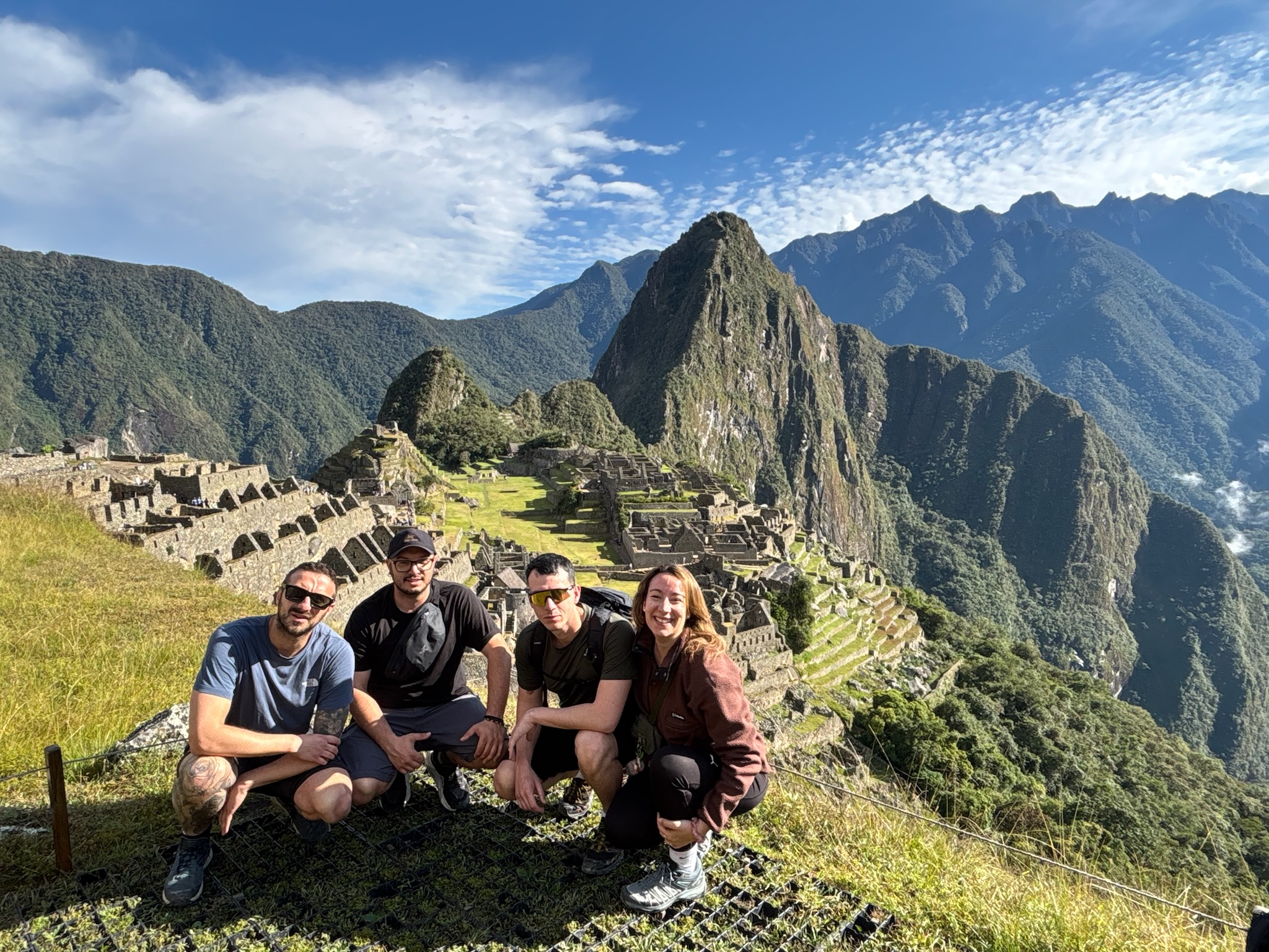 Il gruppo con la vista classica su Machu Picchu, Perù