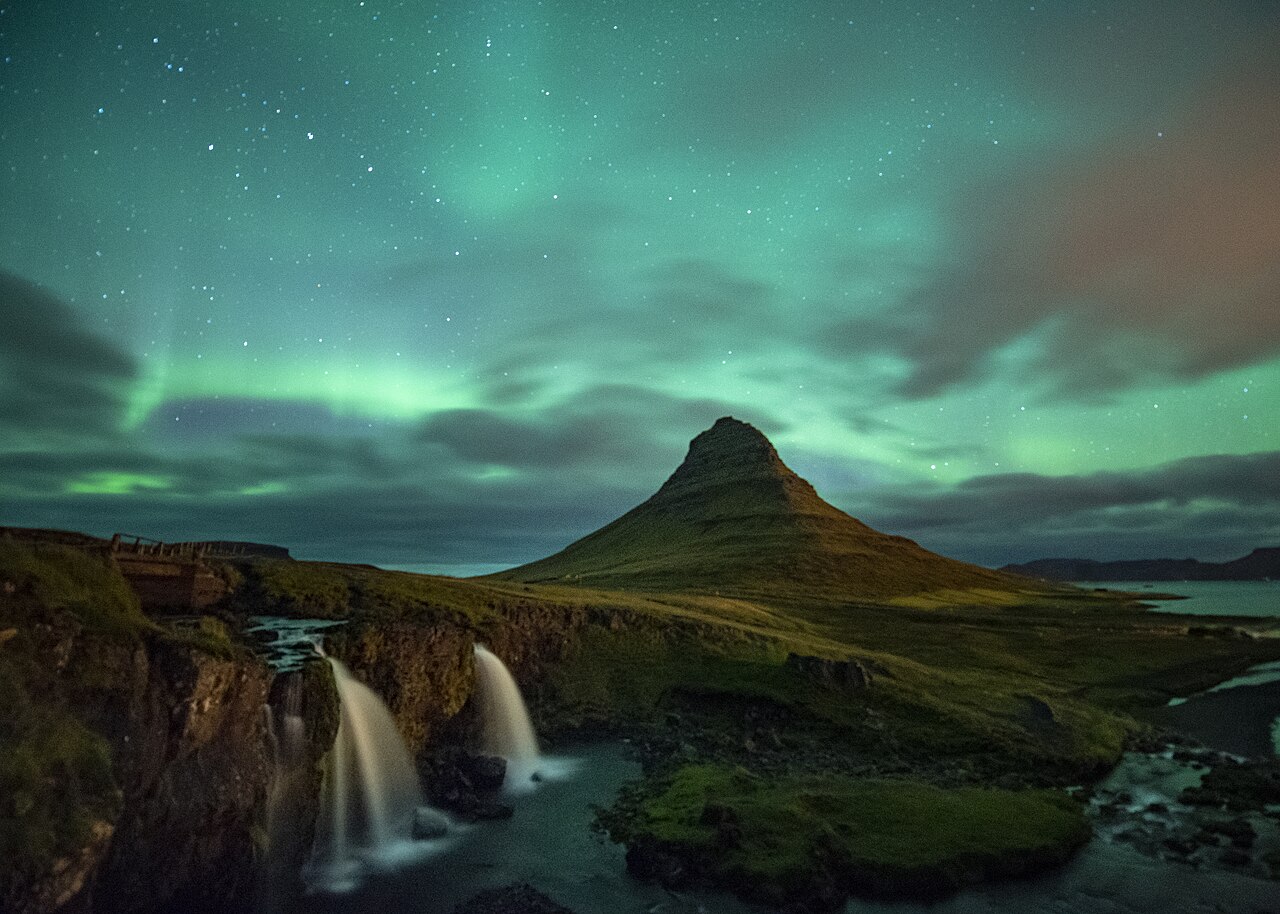 Aurora boreale sul Kirkjufell, Islanda