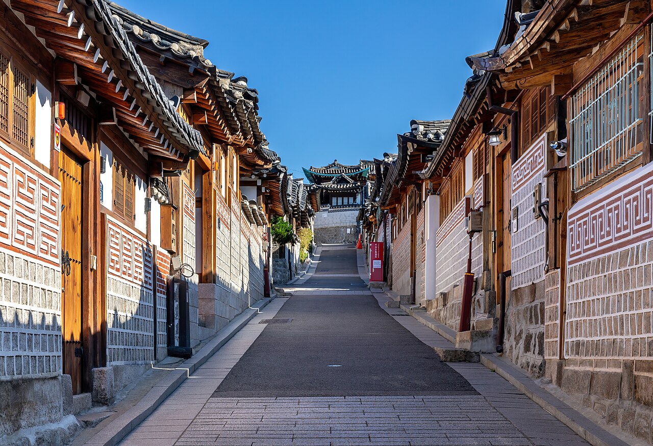 Vicolo di case hanok nel villaggio di Bukchon, Seul