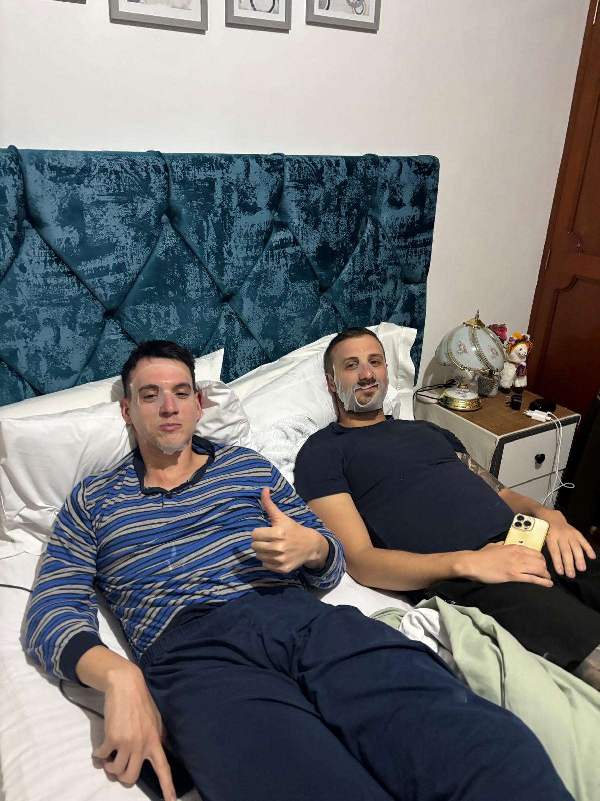 Relax con maschera viso dopo il trekking